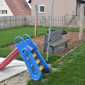 Krippen-Garten mit Rutsche
